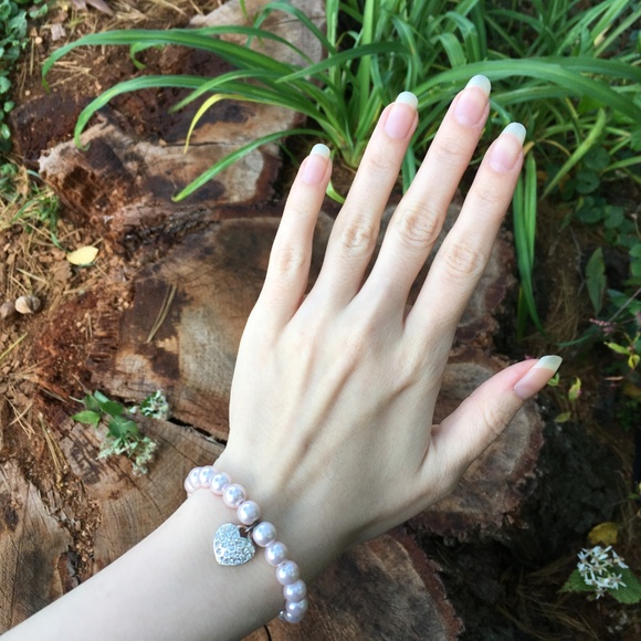 Artificial Pearls Bracelet with Heart Centerpiece - Picture 6 of 9